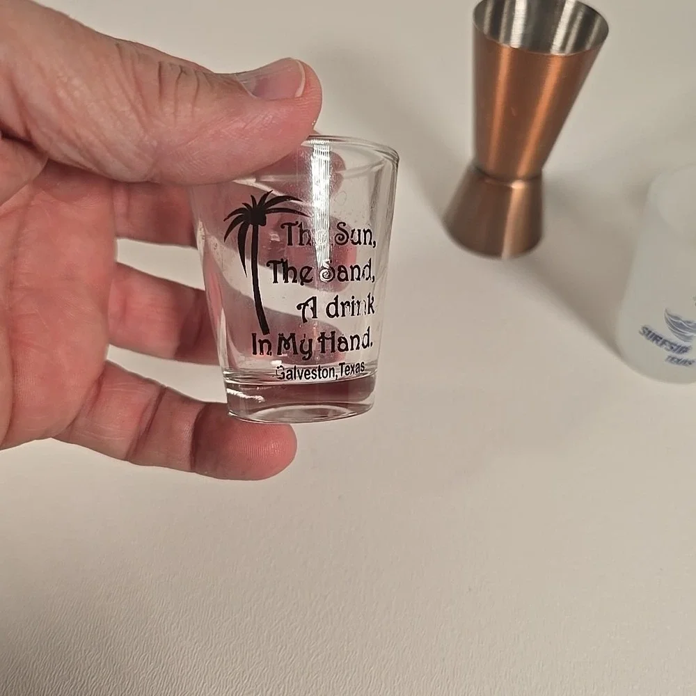 4 Assorted Shot‎ Glasses & 1 X 1.5 Oz Jigger Bar Starters Beach Theme